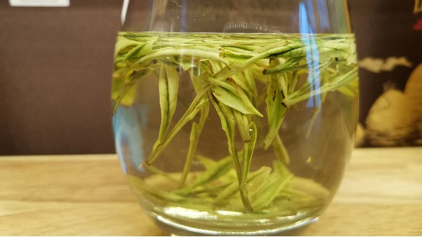 喝高山茶能减肥吗？喝高山茶，和节日肥说拜拜【鸦鹊山】