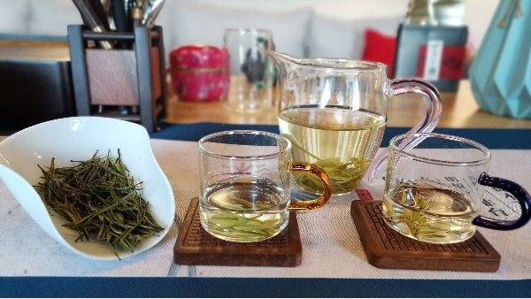 茶叶礼盒配哪些东西？最新的礼品搭配营造满满的高级感！【鸦鹊山】