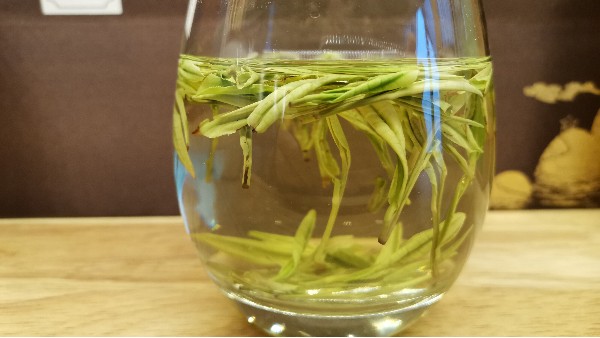 云雾茶的茸毛可以喝吗？绒毛是茶毫，可以喝！【鸦鹊山】