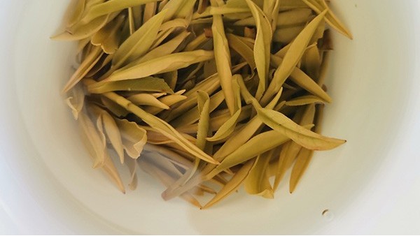 高山茶可以喝隔夜的吗？不喝也别倒，隔夜茶有妙用【鸦鹊山】