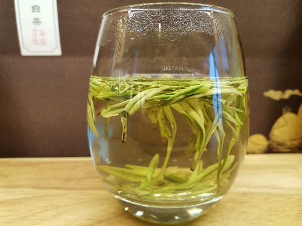 安吉高山茶白茶口味淡吗？鲜甜甘醇，一款适合年轻人的茶叶【鸦鹊山】