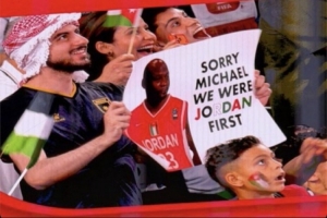 玩梗!世界杯约旦球迷举牌:抱歉乔丹 我们才是最早的Jordan