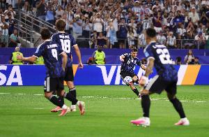 完美!30岁洛塞尔索世界杯首秀任意球斩首球,18年未出场22年伤缺