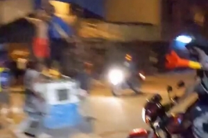 欢庆!民主刚果球迷来到街头,庆祝球队晋级世界杯淘汰赛
